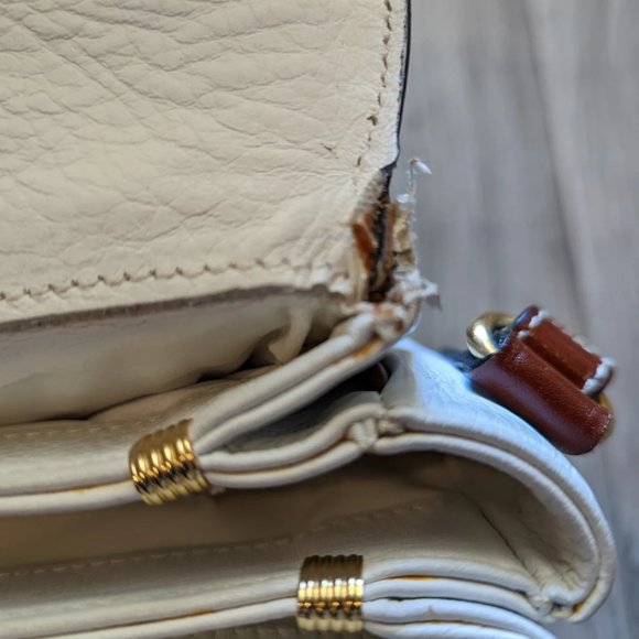 COPY - Bally Cream Crossbody bag - Picture 5 of 10